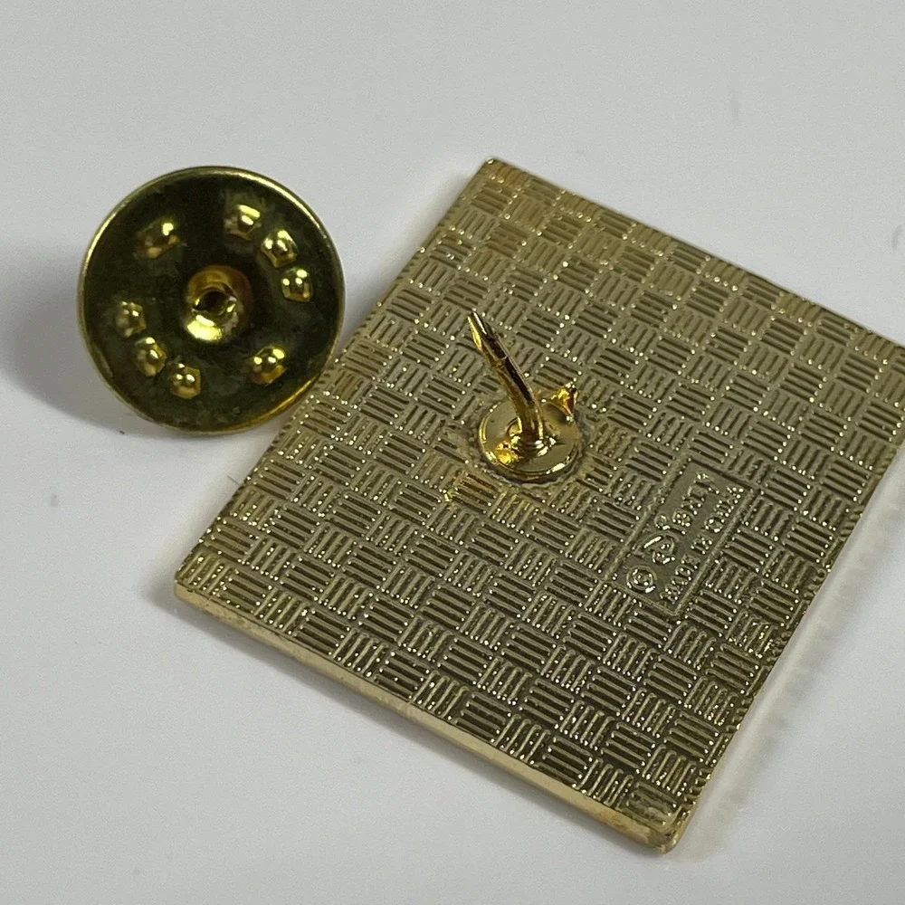 Disney Castaway Cay Bahamas Pin Vintage Walt Disney World Souvenir Gold Tone